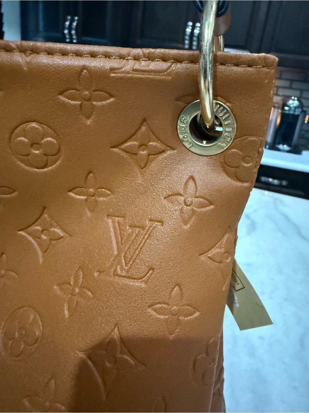 Lv Artsy - Picture 7 of 9